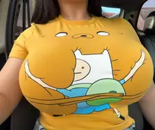 호불호 갈리는 거유 티셔츠