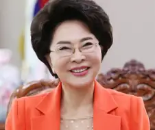 자택 압수수색하면 반드시 xx초가 나올 사람.jpg