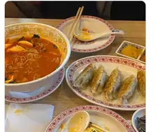 라멘집가서 교자 시켰더니 비비고 나옴.jpg