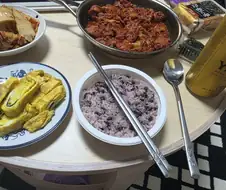 솔직히 닭갈비에는 야채가 들어갈 필요가 없다고 생각합니다!!