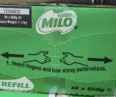 "구멍에 손가락을 넣고 좌우로 벌리세요"