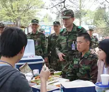 오빠, 왜 갑자기 음식을 안씹어?
