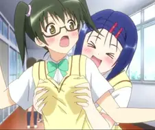 같은 여자의 슴가을 만지는 여자