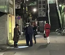 "실례합니다, 거동수상자로 잠시 검문이 있겠습니다"