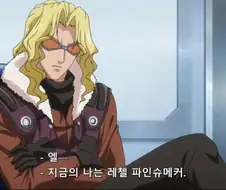 선글라스 끼니까 못알아보더라