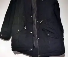 영국에서 주문한 새 옷 주머니에서 나온 중국인 범죄자의 신분증.jpg