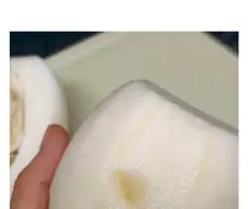 마트에서 산 참외에 꽂혀있는 이쑤시개....ㄷㄷ