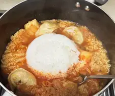 배고픈데 라면이나 먹어야지..