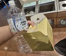 케이크 2조각에 물 1.2리터 마신거론 돼지 아니지?