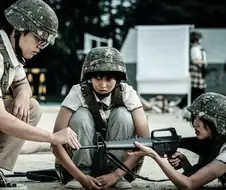 방과후 전쟁활동에 등장하는 골때리는 총기들.jpg