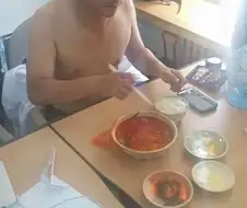 짬뽕 먹을 때, 옷에 국물 안 튀는 방법
