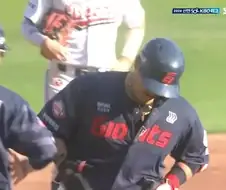 KBO] 94타수만에 첫홈런 치는 4번타자!!