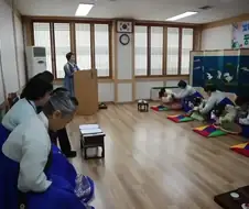 "빛나는 스무살이된 여러분의 꿈과 희망을 응원합니다"