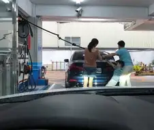 왜 주유구가 반대인 차를 샀어요.jpg