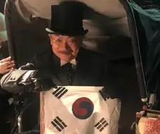 일본군 : "이자식! 이분이 어딜 봐서 반동분자냐!!!"