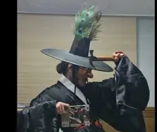 본토의 한복에 놀란 무당짱 드롭킥 작가