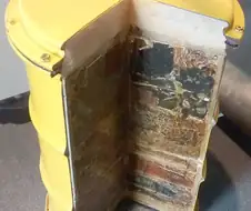 의외로 끈적한 야광물질 액체로 꽉찬게 아닌것
