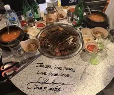 삼겹살집 사장: 저 식탁은 원형 그대로 보관해라!!