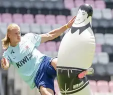 잉글랜드와 8강전대비 훈련중인 홀란드