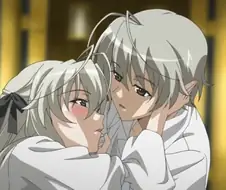 서로에게 애정을 표현하는 근친남매