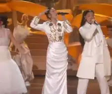 AI 짤 같은 아카데미 시상식 골든 무대.jpg