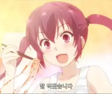 라면을 먹는 미소녀