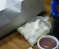 치킨무국물 먹는사람들은..