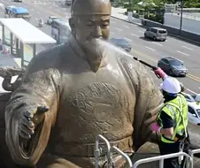 "자~ 아프시면 손 드세요~~"