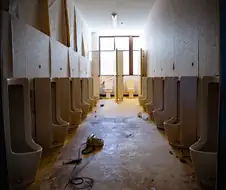 일본, 양변기까지의 거리가 긴 화장실