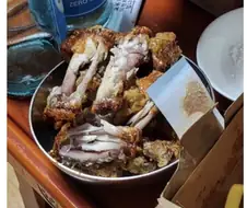 치킨 먹을 때 가끔 보이는 스타일.jpg