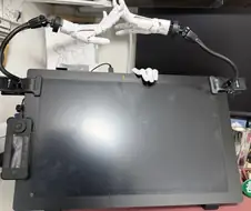 손 모형을 보기 쉽게 배치한 그림쟁이