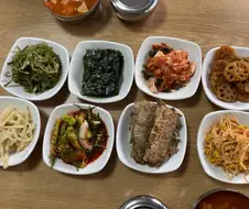 백반집 기본반찬이 이정도일 경우