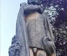 "옛조각상이라서 그런지 꼬추까지 조각해놨네 ㅋㅋㅋㅋ"