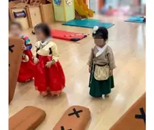 양반집 자제들사이에 있는 향단이 된 딸