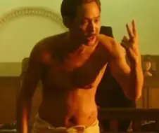 "독립운동하다 총맞아 생긴 구멍이 두개지요"