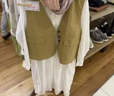 여성복 코너에 있는 의상