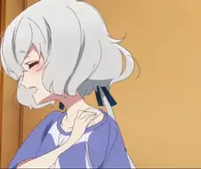 파스를 붙이는 미소녀들