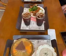 카페 왔는데 정떨어졌어.....jpg
