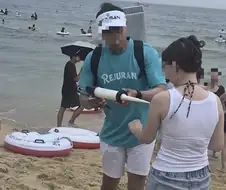 해운대 관광객들한테 실리콘 총 쏘는 2명 출현