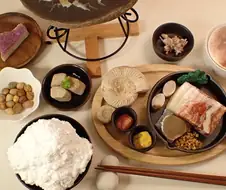 밥반찬이 돌덩이 같아서 안넘어가지네...