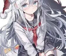 산타 모자를 쓴 은발의 세일러복 소녀