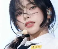 교복 스타일 카리나.jpg