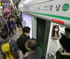 “에어컨 꺼달라” vs “약냉방칸 가라” 냉방 전쟁