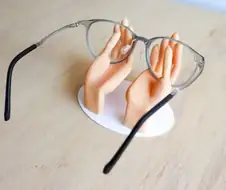 짜증나는 안경 거치대