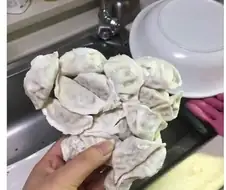 만두 하나만 먹어야징~