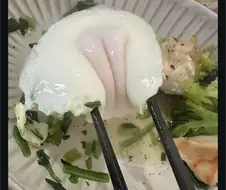 밥먹는데 갑자기 전여친이 생각남..