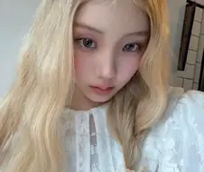 금발로 염색한 아일릿 원희.jpg