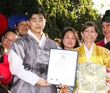 묘하게 근본을 잘 찾는 미국의 한복