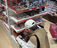 랜덤 가챠샵에 나타난 광인..