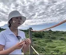 여성 혼자 등산하는데 누가 자꾸 나가라 그럼